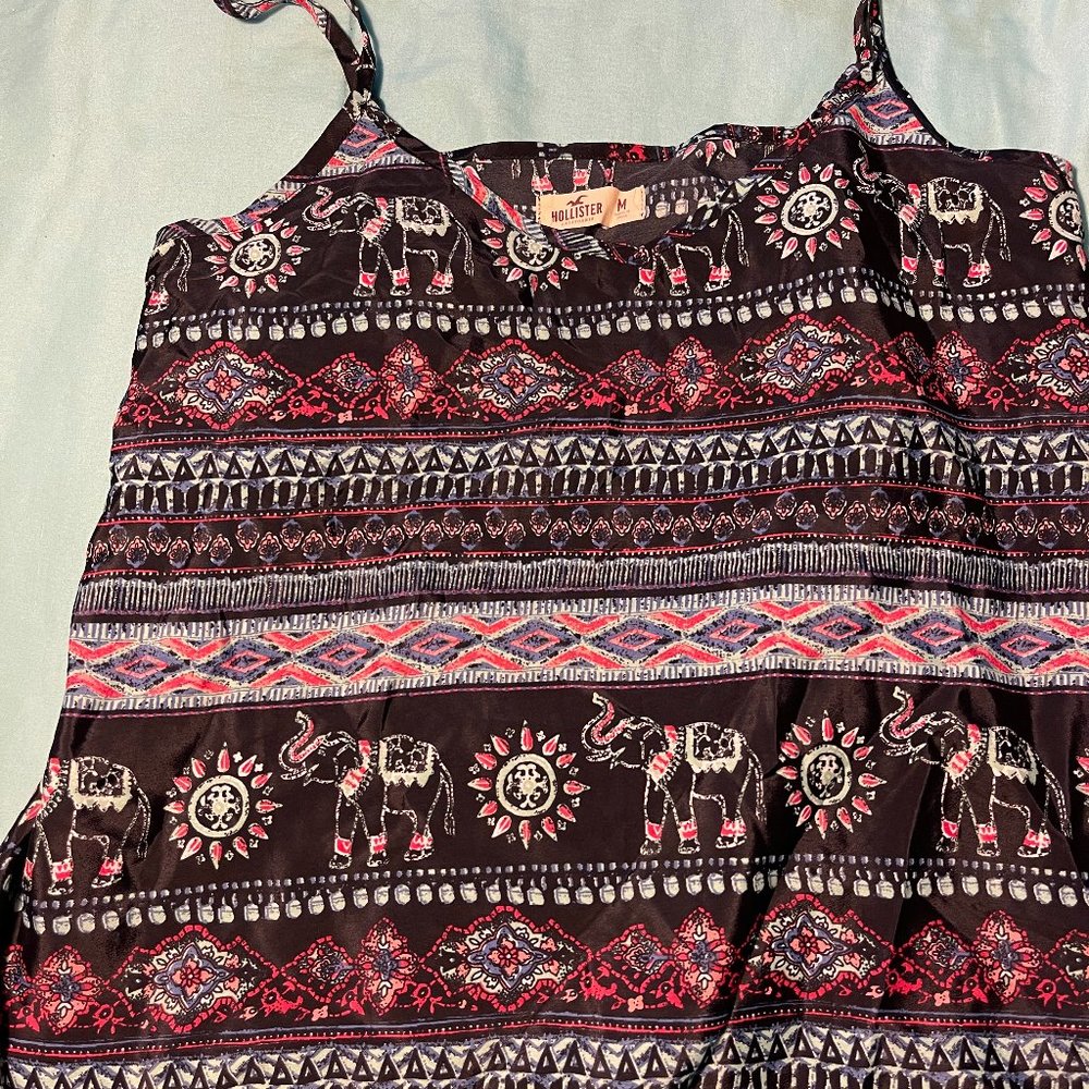 Beautiful silky Hollister tank